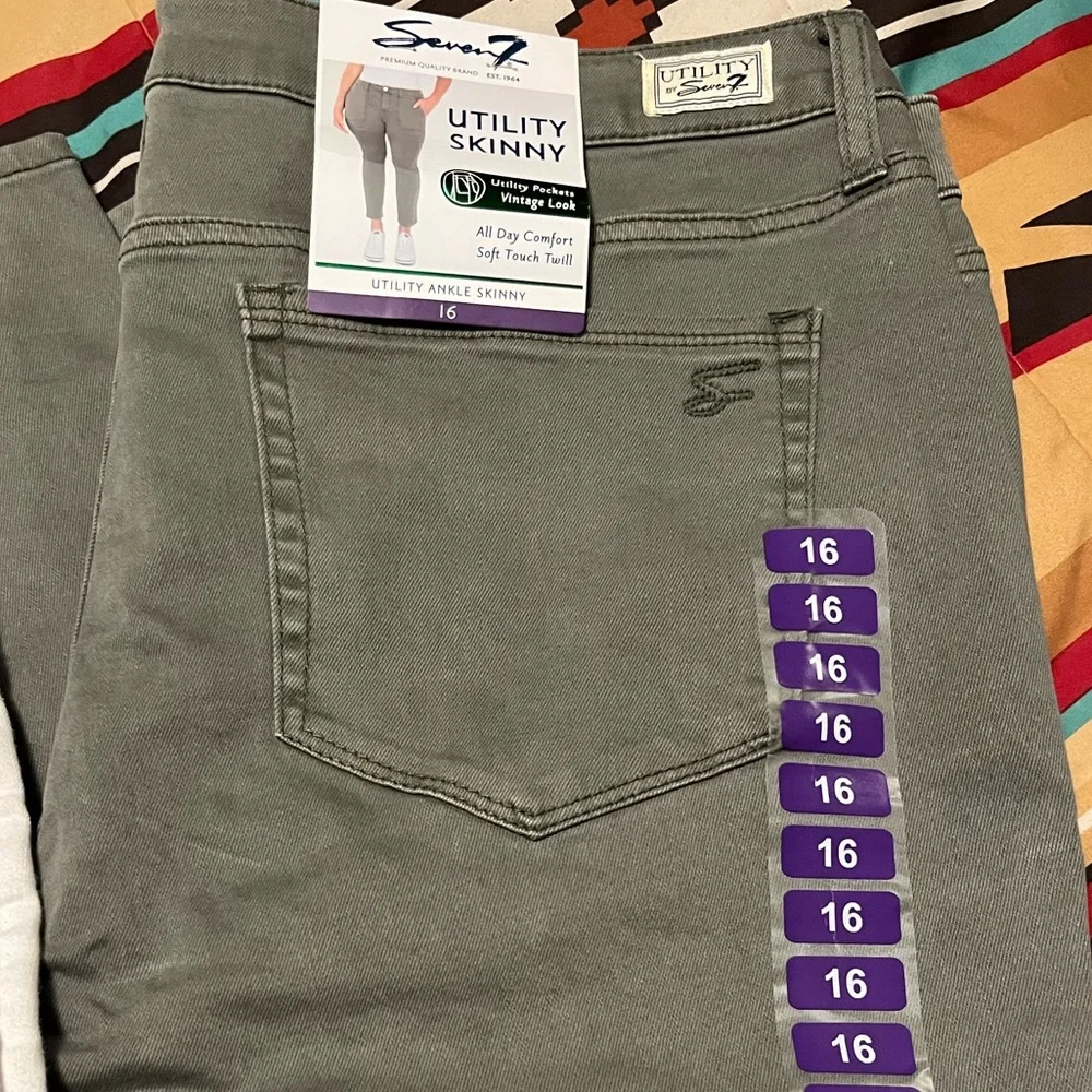 Capris - Picture 3 of 3